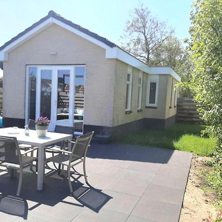 Huisje Britt Met Grote Tuin En Veel Privacy Dirkshorn Eksteriør billede