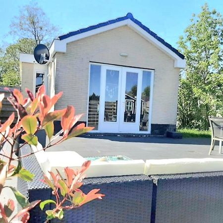 Huisje Britt Met Grote Tuin En Veel Privacy Dirkshorn Eksteriør billede