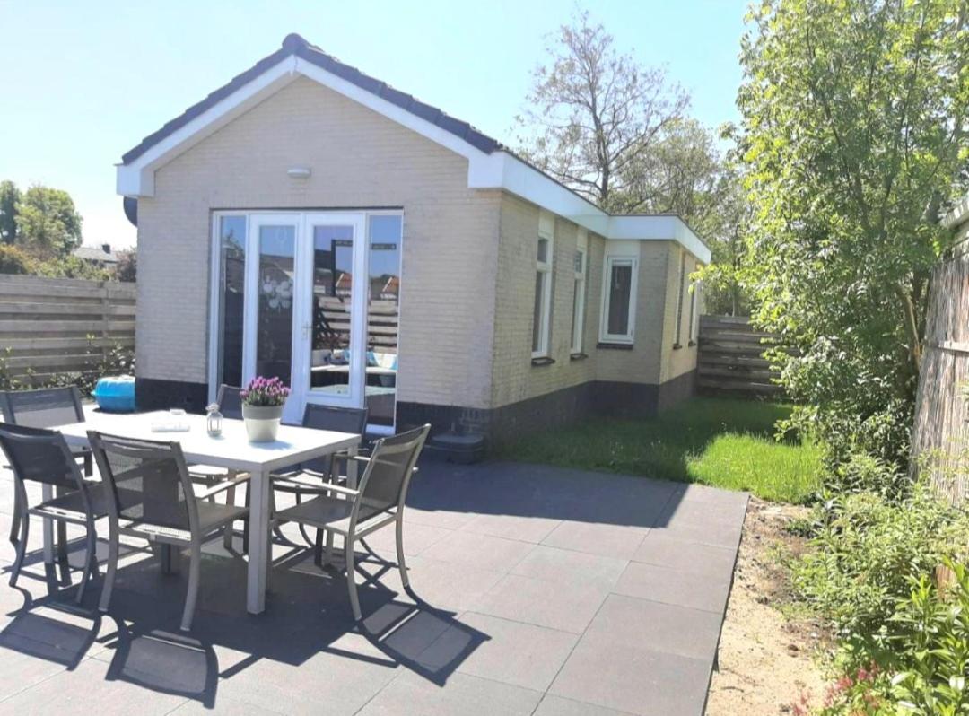Huisje Britt Met Grote Tuin En Veel Privacy Dirkshorn Eksteriør billede